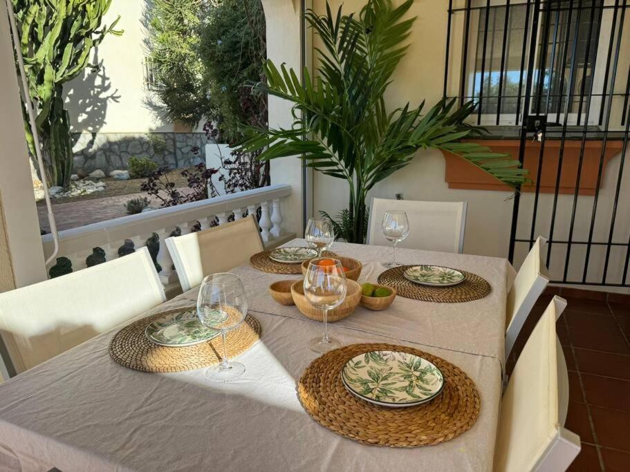 Nuevo Torrox Deluxe Beach & Piscina Kültér fotó