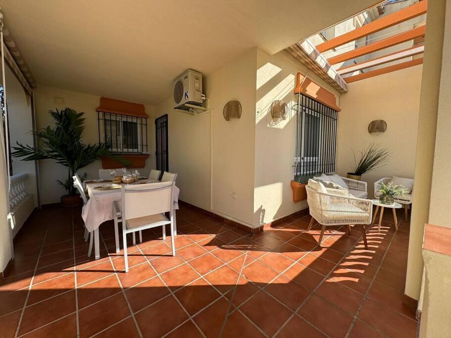 Nuevo Torrox Deluxe Beach & Piscina Kültér fotó