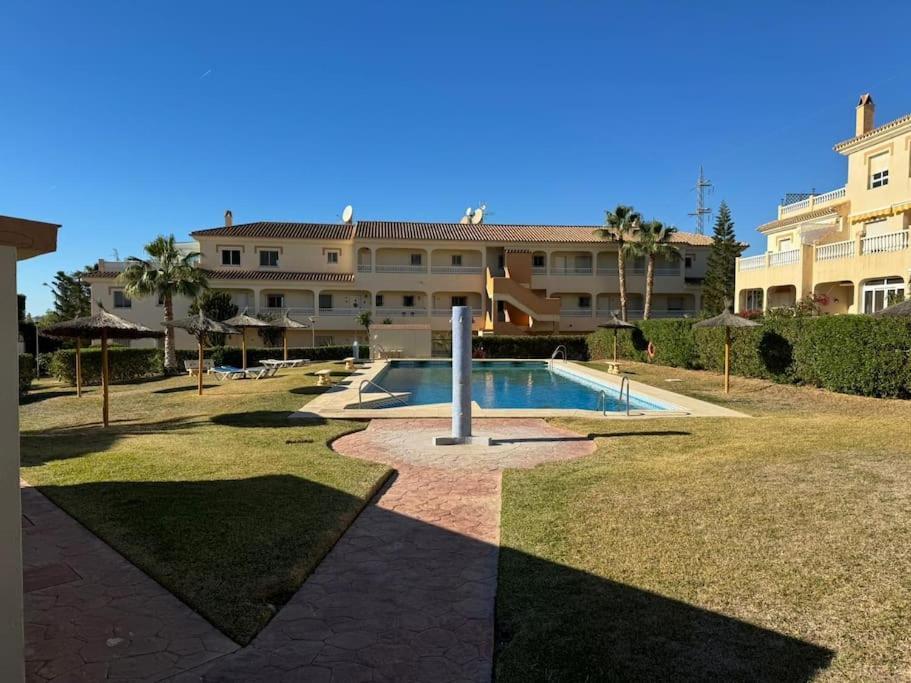 Nuevo Torrox Deluxe Beach & Piscina Kültér fotó